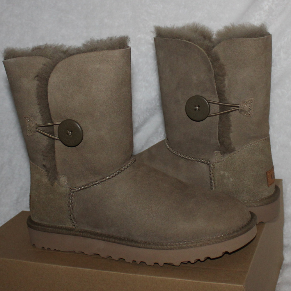 UGG BAILEY BUTTON SHORT WATER RESISTANT BOOTS